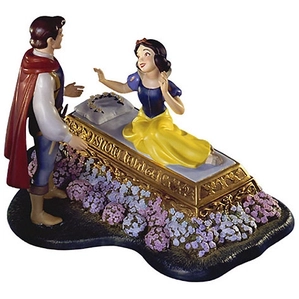 WDCC Disney Classics_Snow White And Prince A Kiss Brings Love Anew